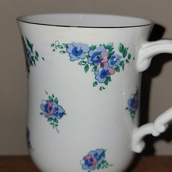 ROYAL VICTORIA PEDESTAL WHITE WITH BLUE FLORAL FINE BONE CHINA TEA CUP - Picture 2 of 10